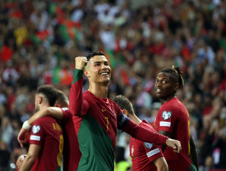 Đội h&igrave;nh ra s&acirc;n Bồ Đ&agrave;o Nha vs CH S&eacute;c: Ronaldo lĩnh xướng h&agrave;ng c&ocirc;ng?- Ảnh 1.