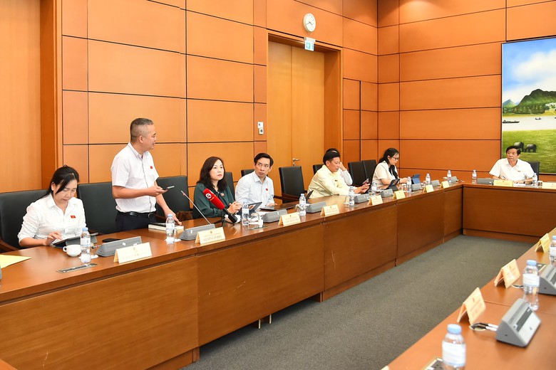 Đại biểu hiến kế trị "bệnh" thiếu thuốc hiếm, tràn lan thuốc giả mạo bán online- Ảnh 2. Đại biểu hiến kế trị "bệnh" thiếu thuốc hiếm, tràn lan thuốc giả mạo bán online- Ảnh 2.