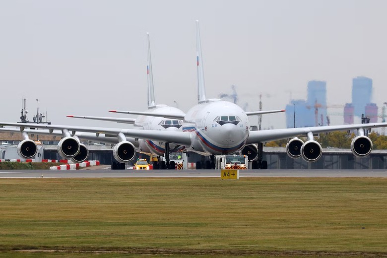 Cận cảnh chuy&ecirc;n cơ chở Tổng thống Nga Vladimir Putin được v&iacute; như "Điện Kremlin bay"- Ảnh 3.