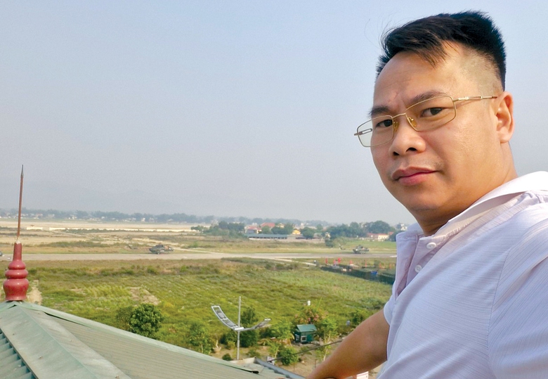 Dầm mưa, leo n&oacute;c nh&agrave; t&aacute;c nghiệp ở Điện Bi&ecirc;n- Ảnh 1.