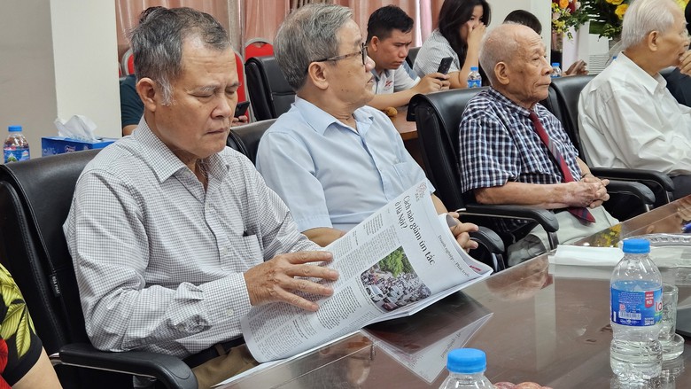 B&aacute;o Giao th&ocirc;ng gặp mặt c&aacute;n bộ hưu tr&iacute; nh&acirc;n dịp 21/6- Ảnh 7.