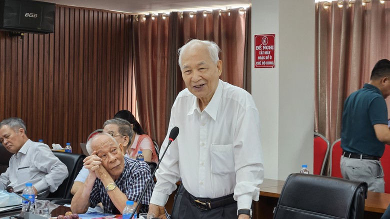 B&aacute;o Giao th&ocirc;ng gặp mặt c&aacute;n bộ hưu tr&iacute; nh&acirc;n dịp 21/6- Ảnh 4.