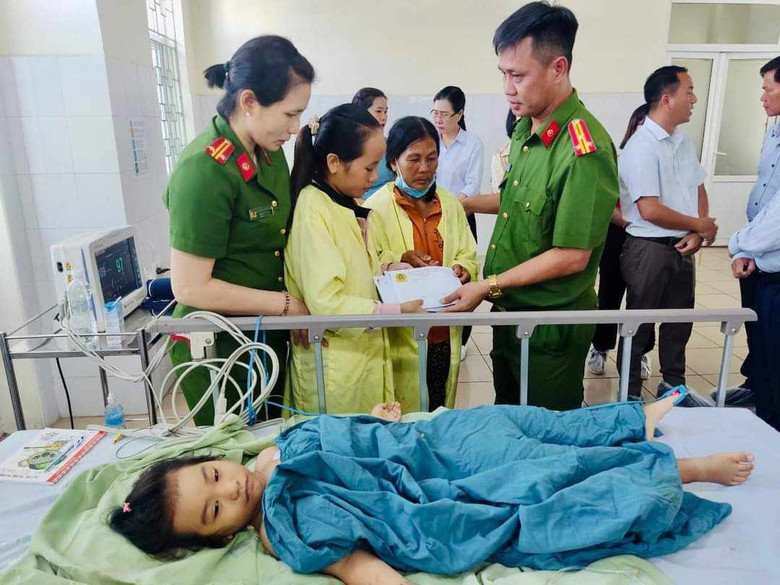 Thưởng n&oacute;ng ban chuy&ecirc;n &aacute;n ph&aacute; nhanh vụ trọng &aacute;n ở Quảng Ng&atilde;i- Ảnh 1.