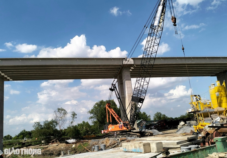 V&agrave;nh đai 3 TP.HCM: Cầu Nhơn Trạch vượt tiến độ, đ&atilde; lao hai nhịp dầm- Ảnh 1.