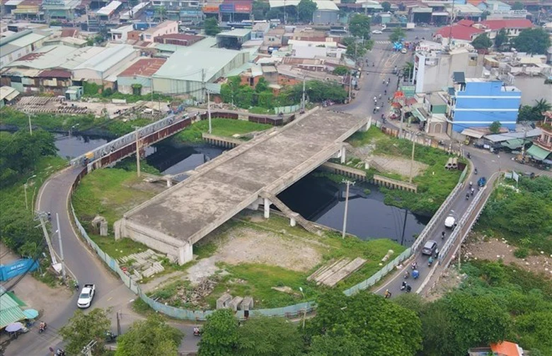 Cầu T&acirc;n Kỳ - T&acirc;n Qu&yacute; sắp khởi c&ocirc;ng trở lại sau nhiều năm dang dở- Ảnh 1.