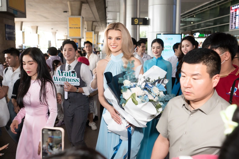 &ldquo;B&uacute;p b&ecirc; sống" Miss World 2024 Krystina Pyszkova đọ d&aacute;ng b&ecirc;n hoa hậu &Yacute; Nhi- Ảnh 10.