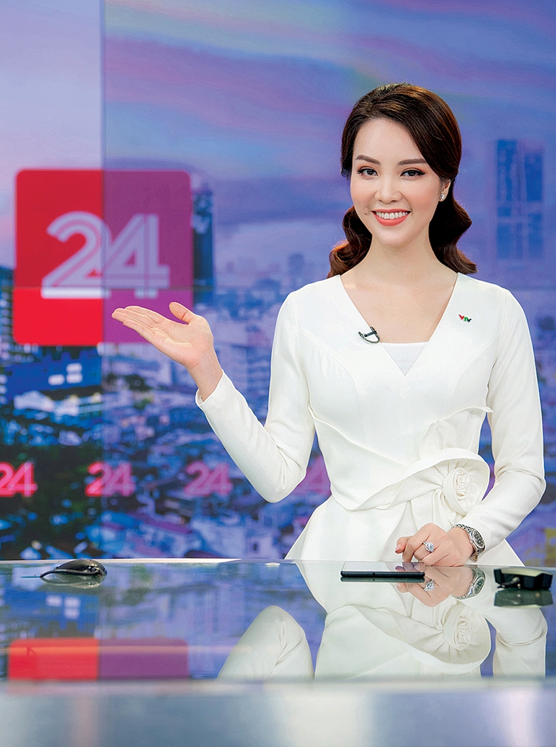 Khi những người đẹp làm báo- Ảnh 1. Khi những người đẹp làm báo- Ảnh 1.