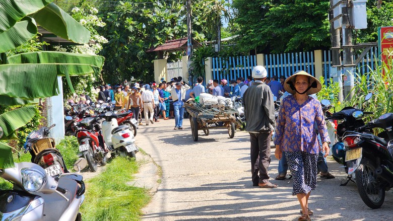 C&ocirc;ng an phong tỏa hiện trường vụ &aacute;n mạng anh họ giết cả gia đ&igrave;nh em- Ảnh 8.