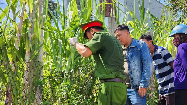 C&ocirc;ng an phong tỏa hiện trường vụ &aacute;n mạng anh họ giết cả gia đ&igrave;nh em- Ảnh 5.