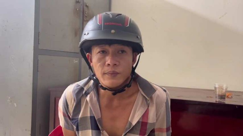 Bắt giữ thanh ni&ecirc;n c&oacute; nhiều tiền &aacute;n, mang roi điện cướp d&acirc;y chuyền v&agrave;ng- Ảnh 1.