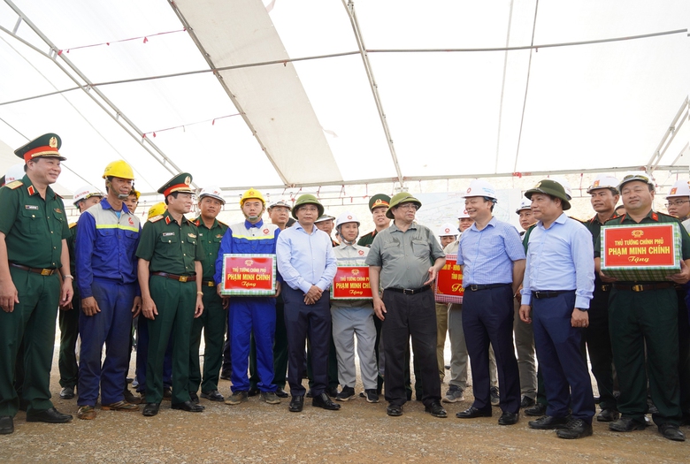Thủ tướng Phạm Minh Ch&iacute;nh thăm v&agrave; l&agrave;m việc tại Quảng B&igrave;nh- Ảnh 3.