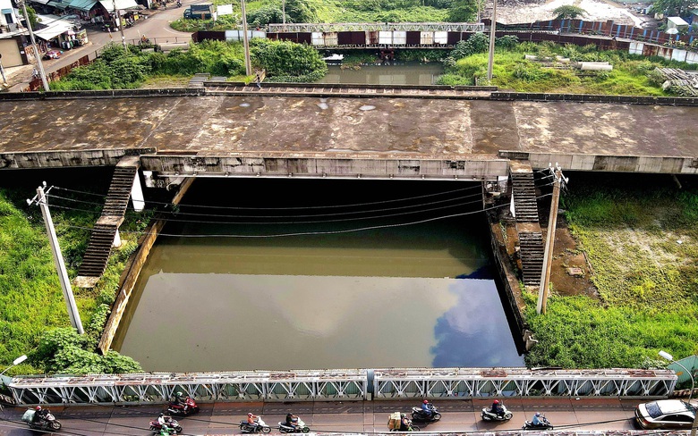 Hiện trạng cầu T&acirc;n Kỳ - T&acirc;n Qu&yacute; trước ng&agrave;y t&aacute;i khởi c&ocirc;ng (21/6)