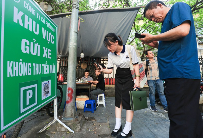 H&agrave; Nội c&oacute; hơn 60 điểm tr&ocirc;ng giữ xe kh&ocirc;ng d&ugrave;ng tiền mặt- Ảnh 2.