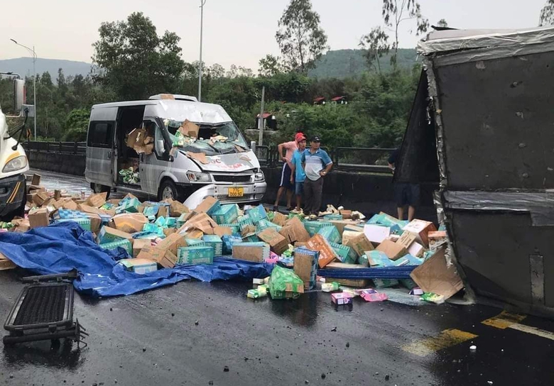 Người d&acirc;n hốt hoảng tận thấy 3 &ocirc; t&ocirc; va chạm li&ecirc;n ho&agrave;n ở Ph&uacute; Y&ecirc;n- Ảnh 2.