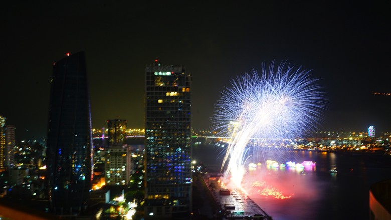 Ph&aacute;o hoa Đ&agrave; Nẵng 2024: M&atilde;n nh&atilde;n m&agrave;n so t&agrave;i của 2 đại diện ch&acirc;u &Acirc;u- Ảnh 10.