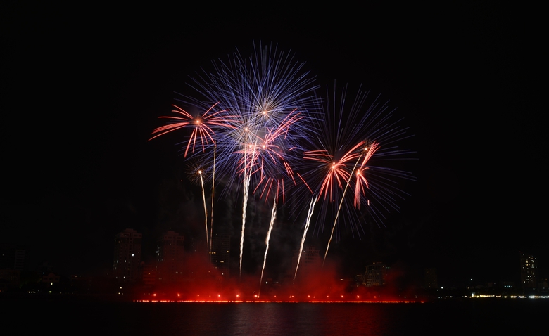 Ph&aacute;o hoa Đ&agrave; Nẵng 2024: M&atilde;n nh&atilde;n m&agrave;n so t&agrave;i của 2 đại diện ch&acirc;u &Acirc;u- Ảnh 11.