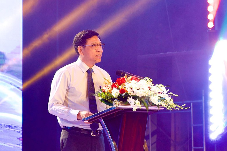 T&aacute;c phẩm Người Đ&egrave;o Cả đoạt giải nhất cuộc thi "B&agrave;i ca giao th&ocirc;ng đi c&ugrave;ng năm th&aacute;ng"- Ảnh 5.