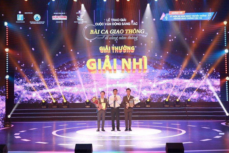 T&aacute;c phẩm Người Đ&egrave;o Cả đoạt giải nhất cuộc thi "B&agrave;i ca giao th&ocirc;ng đi c&ugrave;ng năm th&aacute;ng"- Ảnh 4.