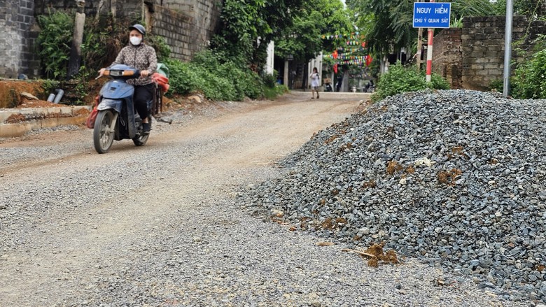 H&agrave; Nội: D&acirc;n khổ v&igrave; dự &aacute;n đường li&ecirc;n th&ocirc;n thi c&ocirc;ng ẩu- Ảnh 2.