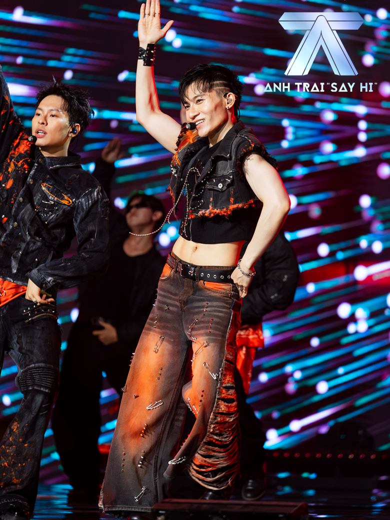 Anh trai say hi tập 2: Anh T&uacute; Atus bị ch&ecirc;, nam thần Th&aacute;i Lan "đốt ch&aacute;y" s&acirc;n khấu- Ảnh 2.