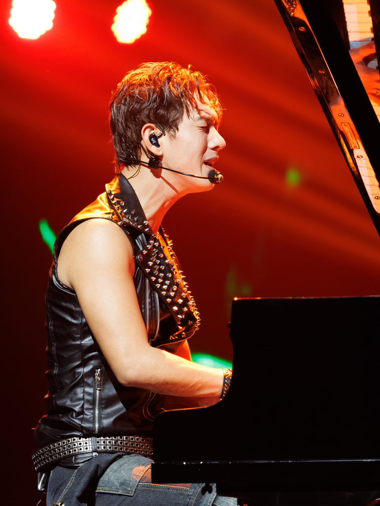 Anh trai say hi tập 2: Anh T&uacute; Atus bị ch&ecirc;, nam thần Th&aacute;i Lan "đốt ch&aacute;y" s&acirc;n khấu- Ảnh 1.