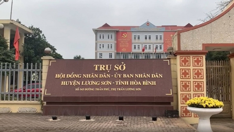Sai phạm về đất đai, ph&oacute; ban tuy&ecirc;n gi&aacute;o tỉnh H&ograve;a B&igrave;nh bị cắt hết chức vụ trong Đảng- Ảnh 1.