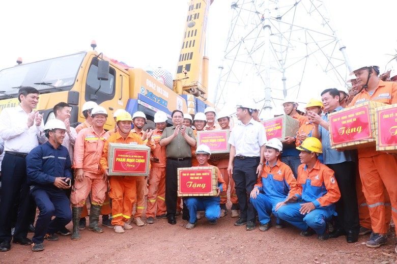 Thủ tướng ph&aacute;t động đợt thi đua cao điểm ho&agrave;n th&agrave;nh đường d&acirc;y 500kV- Ảnh 4.