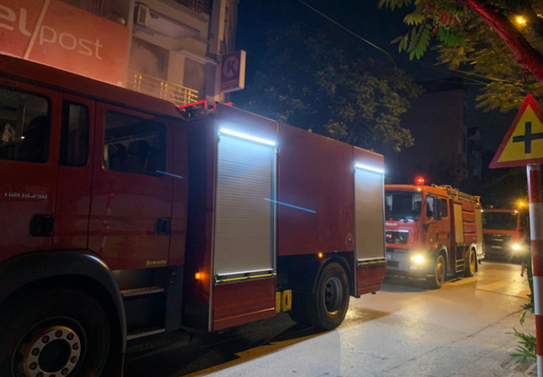 Ch&aacute;y kho chứa h&agrave;ng ở H&agrave; Nội giữa đ&ecirc;m khuya - Ảnh 1.