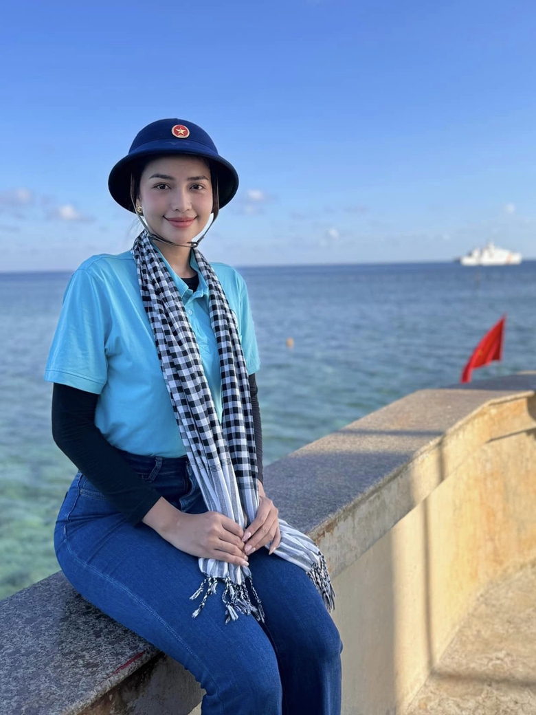 Ngọc Ch&acirc;u - Hoa hậu kh&ocirc;ng ngại livestream b&aacute;n h&agrave;ng- Ảnh 4.