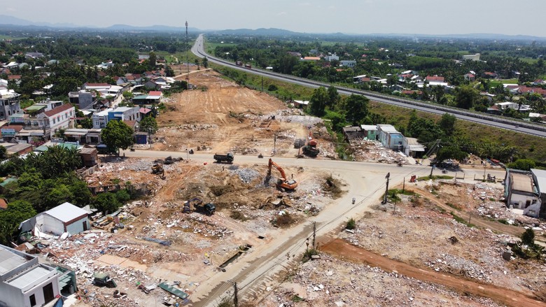 Gỡ điểm nghẽn mặt bằng lớn nhất tr&ecirc;n cao tốc Quảng Ng&atilde;i - Ho&agrave;i Nhơn- Ảnh 10.