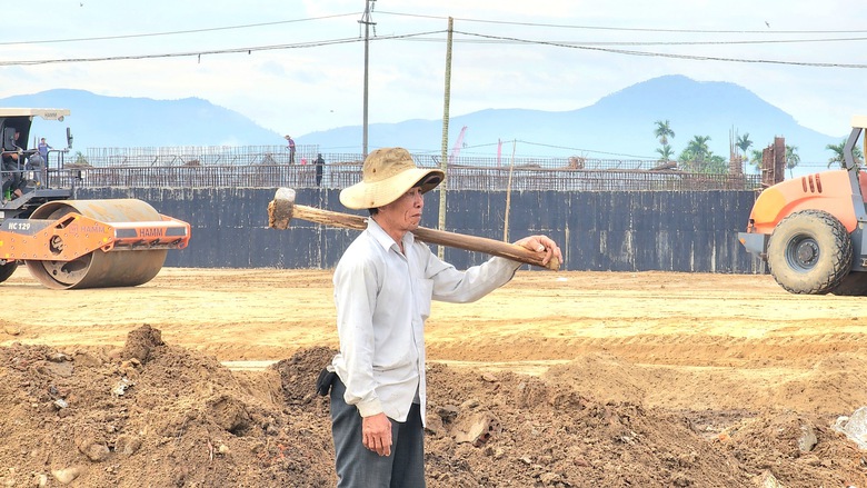 Gỡ điểm nghẽn mặt bằng lớn nhất tr&ecirc;n cao tốc Quảng Ng&atilde;i - Ho&agrave;i Nhơn- Ảnh 9.