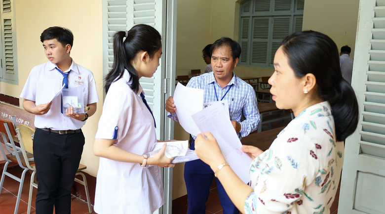 Cần Thơ không để thí sinh thi tốt nghiệp trễ giờ vì ùn tắc giao thông- Ảnh 1. Cần Thơ không để thí sinh thi tốt nghiệp trễ giờ vì ùn tắc giao thông- Ảnh 1.