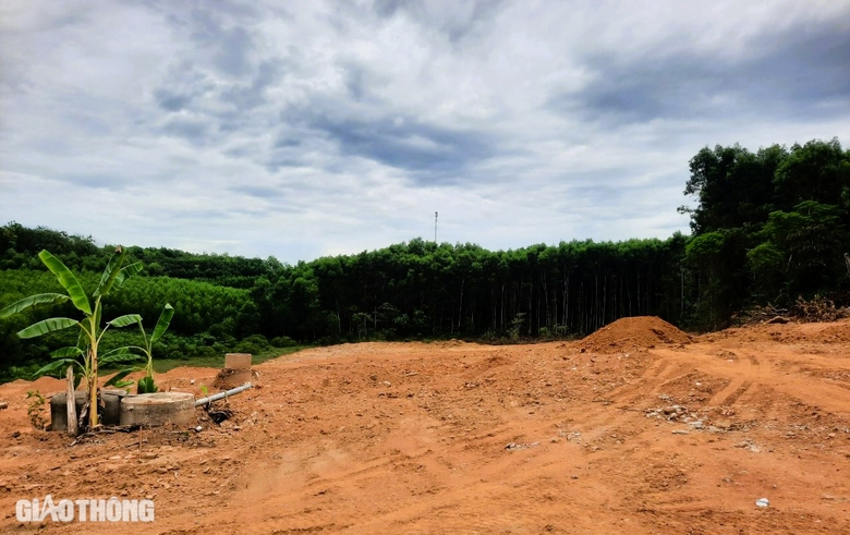 Cưỡng chế thu hồi đất thi công cao tốc Vạn Ninh - Cam Lộ- Ảnh 2. Cưỡng chế thu hồi đất thi công cao tốc Vạn Ninh - Cam Lộ- Ảnh 2.