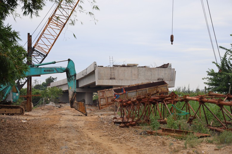 Quảng Ng&atilde;i y&ecirc;u cầu triển khai đồng loạt, đẩy nhanh tiến độ c&aacute;c dự &aacute;n trọng điểm- Ảnh 4.