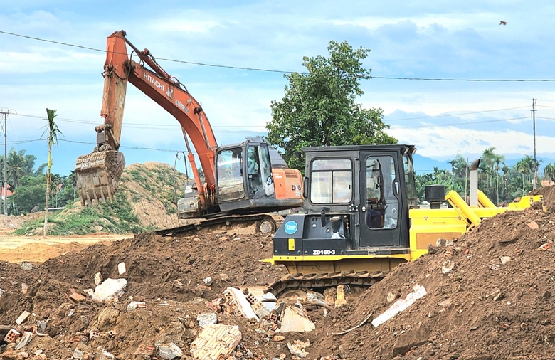 Gỡ điểm nghẽn mặt bằng lớn nhất tr&ecirc;n cao tốc Quảng Ng&atilde;i - Ho&agrave;i Nhơn- Ảnh 5.