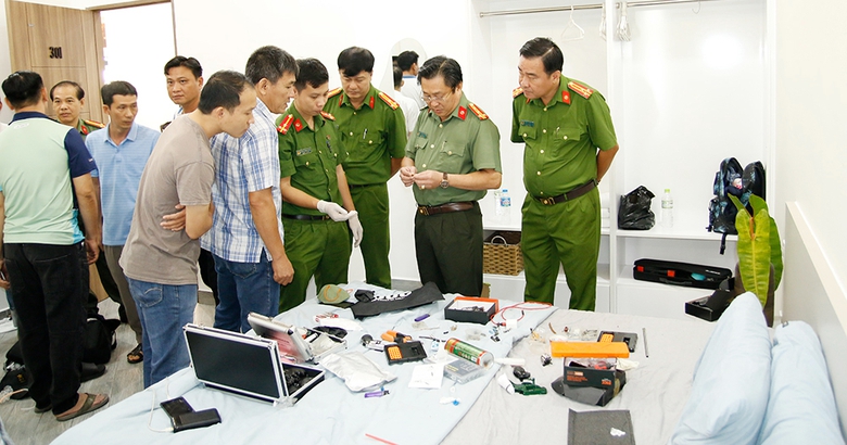 Bắt thanh ni&ecirc;n đem vũ kh&iacute; qu&acirc;n dụng đến An Giang b&aacute;n- Ảnh 3.