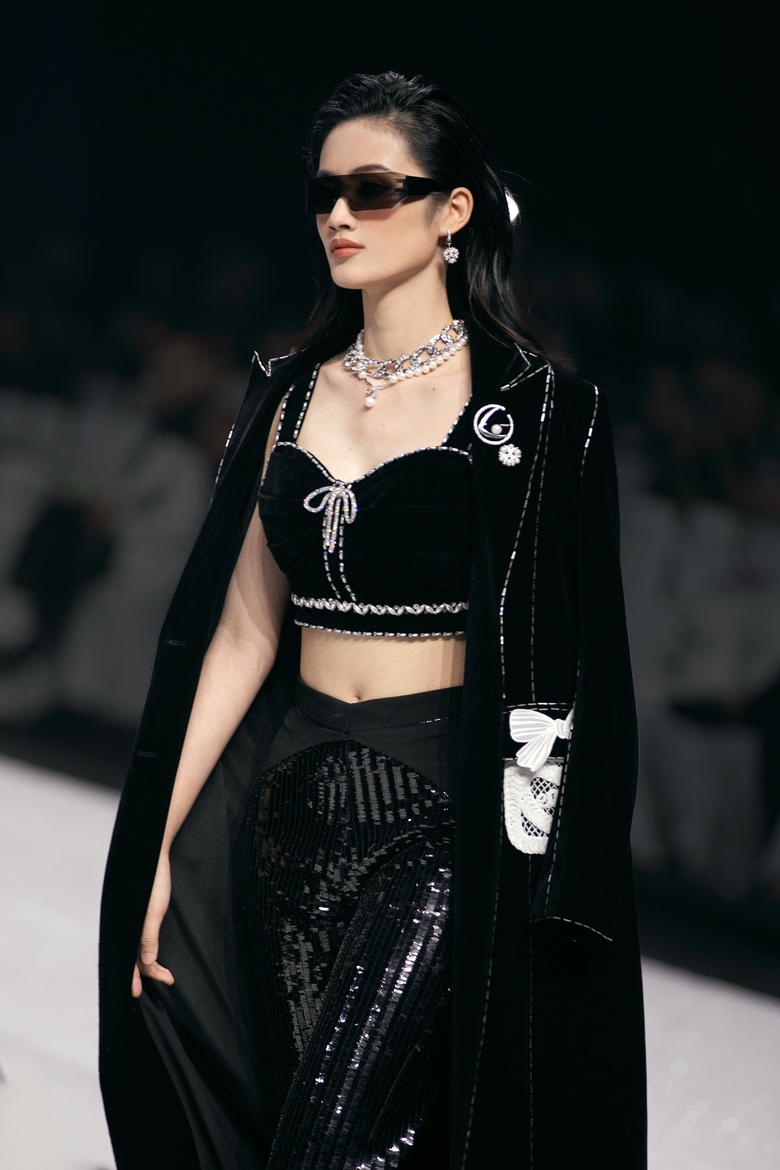 Hoa hậu &Yacute; Nhi s&aacute;nh đ&ocirc;i c&ugrave;ng Nam vương Thế giới Jack Heslewood- Ảnh 4.