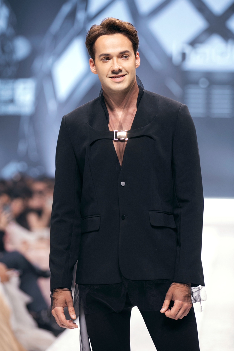 Hoa hậu &Yacute; Nhi s&aacute;nh đ&ocirc;i c&ugrave;ng Nam vương Thế giới Jack Heslewood- Ảnh 2.