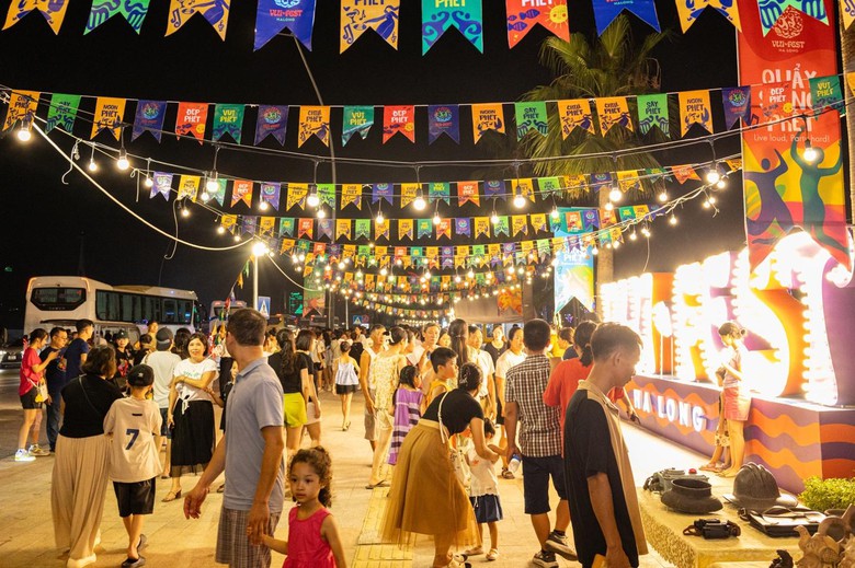 Vui phết - chợ đ&ecirc;m giải tr&iacute; hấp dẫn miền di sản Hạ Long- Ảnh 2.