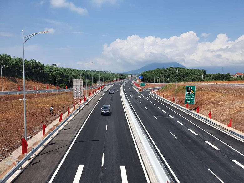 Đồng bộ hạ tầng giao thông, Quảng Ninh đưa logistics thành mũi nhọn kinh tế- Ảnh 1. Đồng bộ hạ tầng giao thông, Quảng Ninh đưa logistics thành mũi nhọn kinh tế- Ảnh 1.