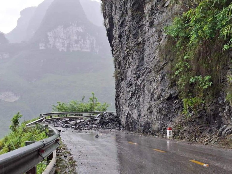 H&agrave; Giang: Mưa lớn g&acirc;y sạt lở, chia cắt nhiều tuyến đường- Ảnh 4.