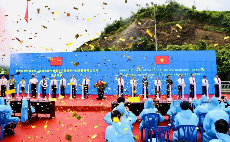 Lễ c&ocirc;ng bố mở ch&iacute;nh thức cặp cửa khẩu song phương Việt Nam - Trung Quốc- Ảnh 1.