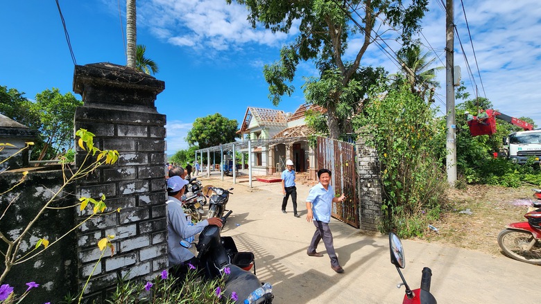 Th&aacute;o dỡ căn nh&agrave; cuối c&ugrave;ng b&agrave;n giao mặt bằng cao tốc Quảng Ng&atilde;i - Ho&agrave;i Nhơn- Ảnh 4.