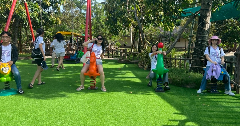 Nghỉ h&egrave;, c&aacute;c điểm du lịch ở Cần Thơ đ&ocirc;ng nghẹt du kh&aacute;ch nh&iacute;- Ảnh 1.