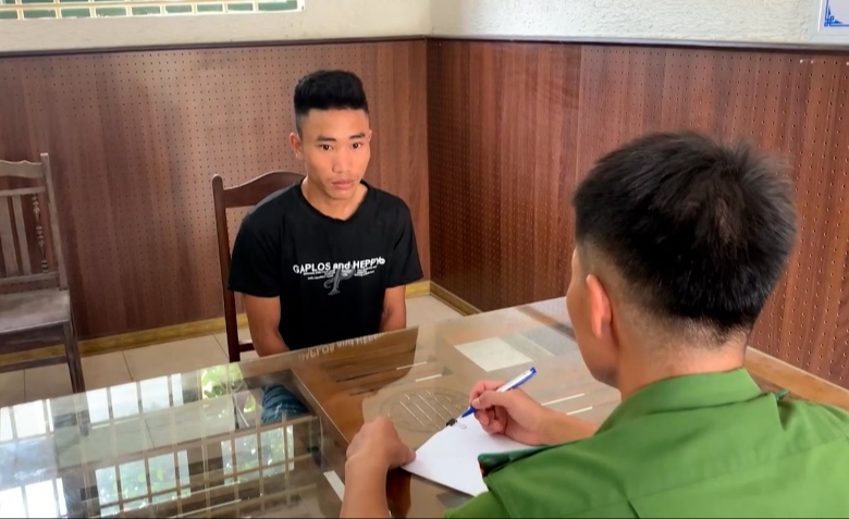 Bắt khẩn cấp đối tượng hiếp d&acirc;m thiếu nữ giữa c&aacute;nh đồng vắng- Ảnh 1.