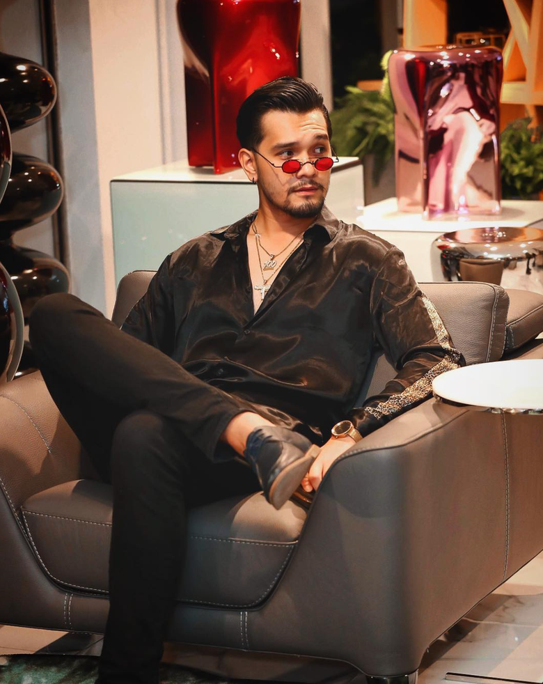 Nam vương đóng trong MV của Hồ Ngọc Hà, Bích Phương vừa bị bắt vì tàng trữ ma túy là ai?- Ảnh 4. Nam vương đóng trong MV của Hồ Ngọc Hà, Bích Phương vừa bị bắt vì tàng trữ ma túy là ai?- Ảnh 4.