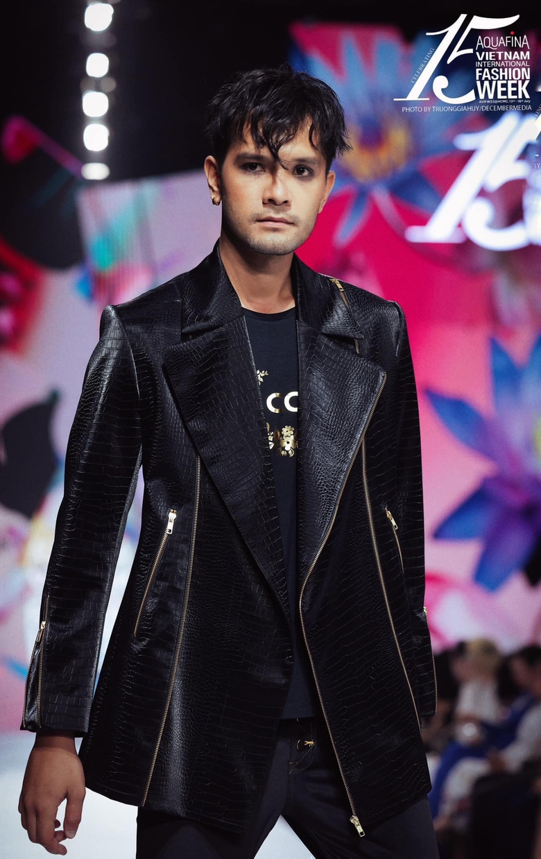 Nam vương đóng trong MV của Hồ Ngọc Hà, Bích Phương vừa bị bắt vì tàng trữ ma túy là ai?- Ảnh 12. Nam vương đóng trong MV của Hồ Ngọc Hà, Bích Phương vừa bị bắt vì tàng trữ ma túy là ai?- Ảnh 12.