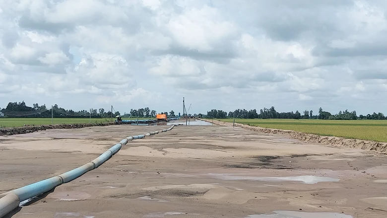 Nh&agrave; thầu được ph&acirc;n bổ c&aacute;t thi c&ocirc;ng cao tốc trục ngang miền T&acirc;y ra sao?- Ảnh 3.