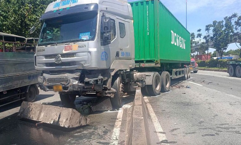 Chiếc xe container tại hiện trường vụ tai nạn.