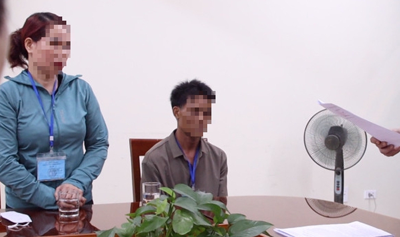 Bịa đặt việc "chạy tiền" để v&agrave;o lớp 10, người phụ nữ b&aacute;n h&agrave;ng gần cổng trường bị phạt nặng- Ảnh 1.